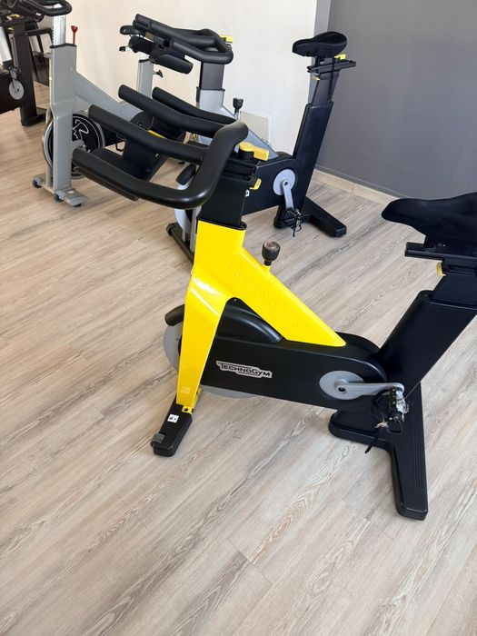 Biciclete spinning Life Fitness si Technogym