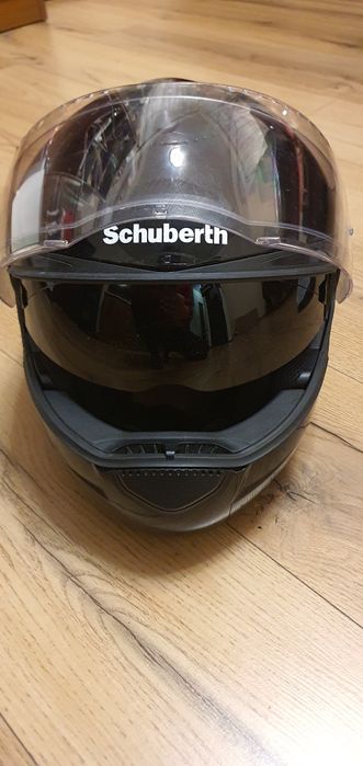 Продавам отваряема каска Schuberth C3