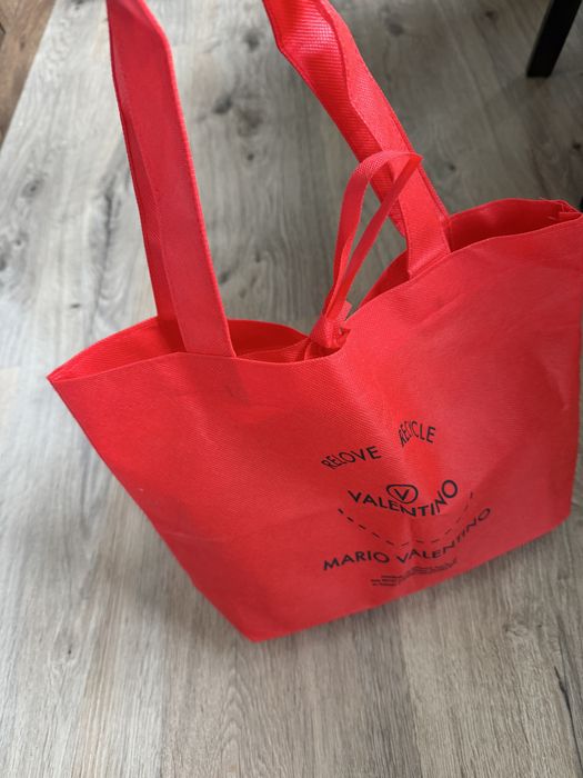 Нова чанта Valentino