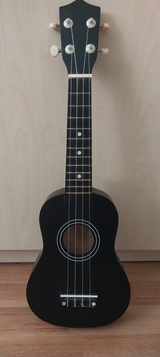 укулеле сопрано (б/у без,чехла)