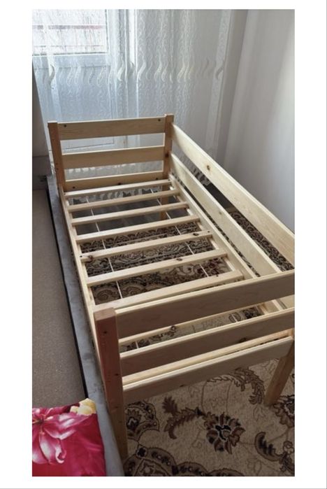 Детский кровать.