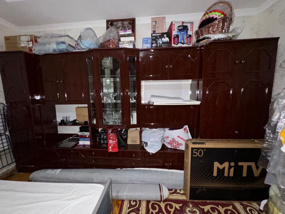 Гарнитур, материалы ламинат, лактелген күтіп ұсталған.