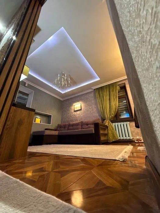 Продаётся 1в2 комнатная квартира,метро Ойбек, вторичка