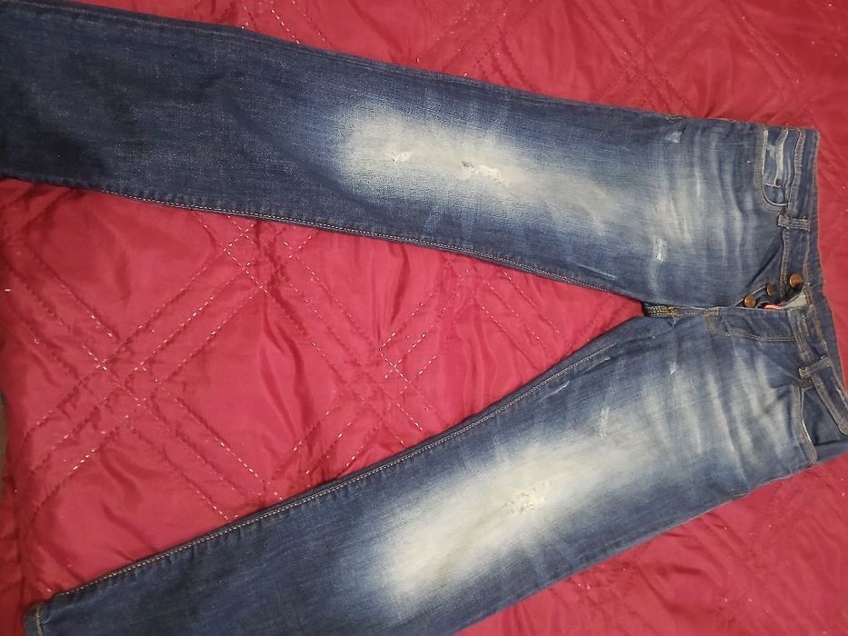 Продавам много запазени дънки и панталони  DSQUARED.  Scotch Soda.