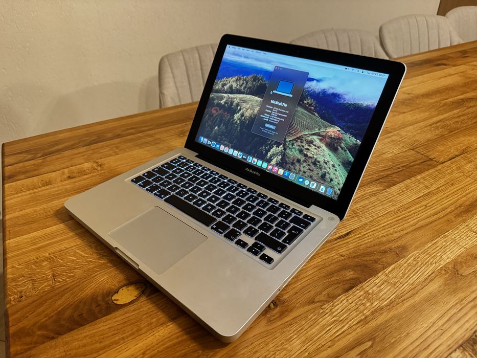 Laptop MacBook Pro 13-inch, OS Sonoma, procesor i5, SSD 256GB, 8GB RAM