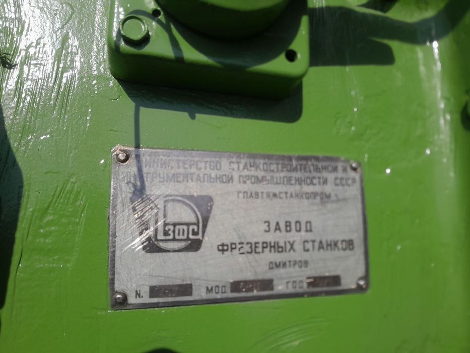 фрезерный станок Frezorniy stanok sotiladi.