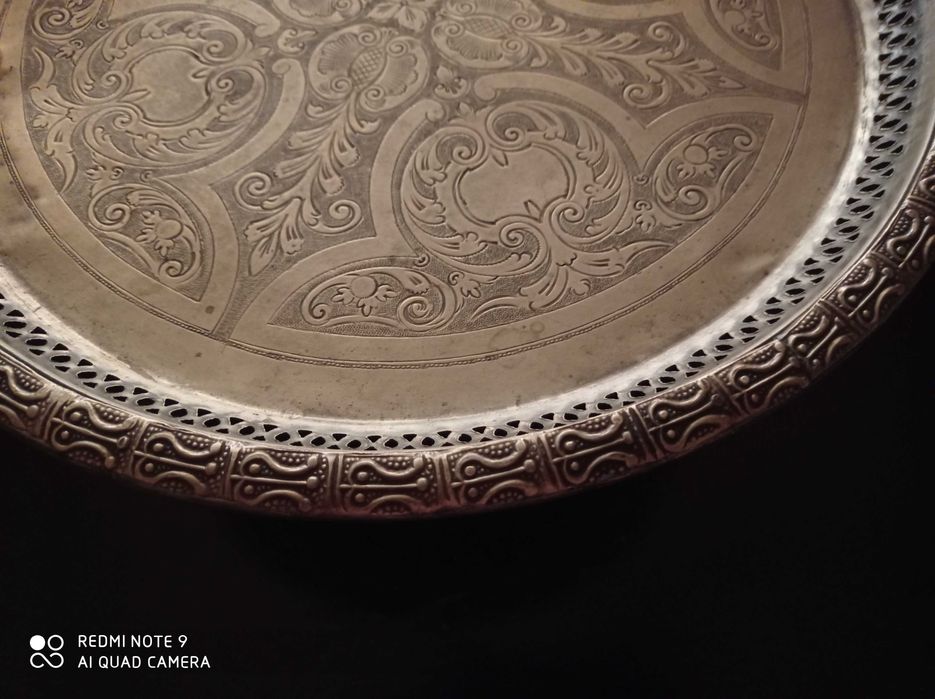 Продавам уникална декоративна мароканска масичка за кафе