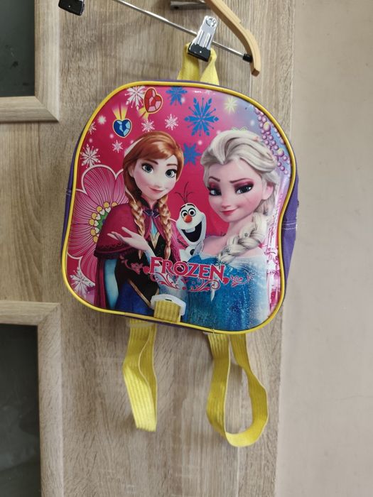 Продавам сет детски дрешки