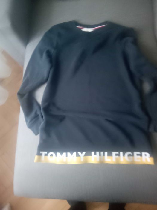 Tommy Hilfiger .