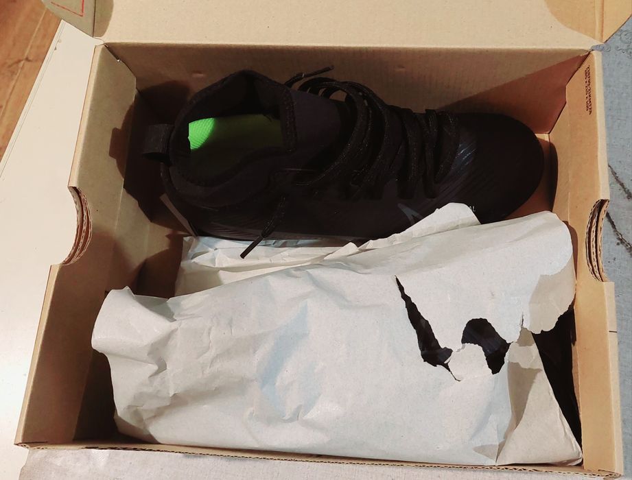 Vând ghete de fotbal Nike Mercurial,  marimea 35