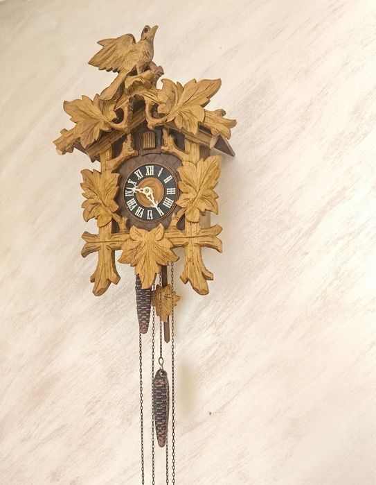 Ceas cu cuc din lemn