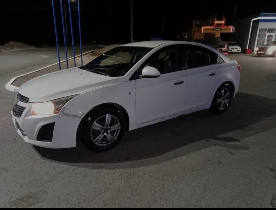 Продаю Круз 2012 года