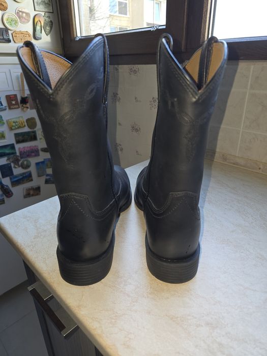 Продавам черни каубойски ботуши Ariat номер 45.5 (11.5 US)
