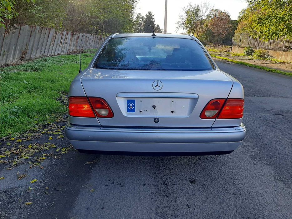 Mercedes E220d 95к.с