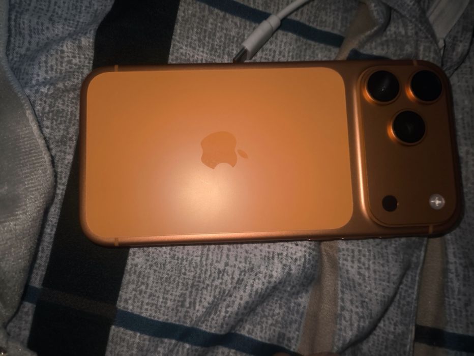 Iphone 17 pro max 256 , 100 %