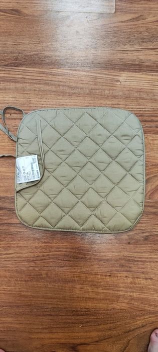 Продам  чехлы для стульев. В наборе 6 шт