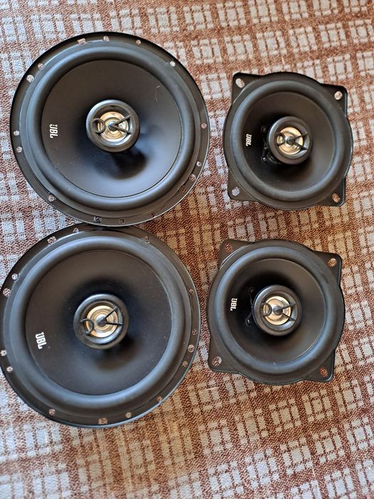 Vand 4 boxe jbl.