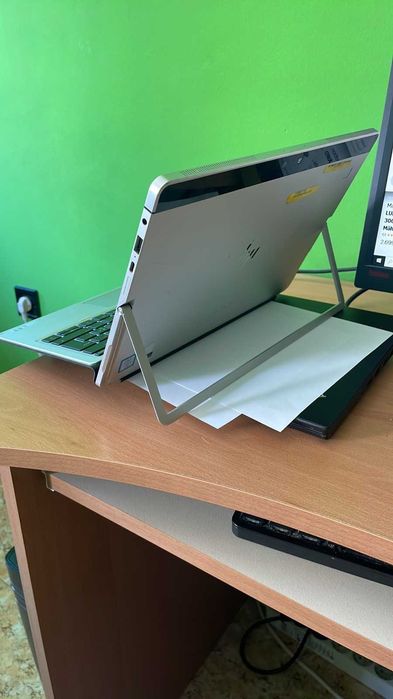 Лаптоп/Таблет 2-в-1 HP Elite x2 1012 G2