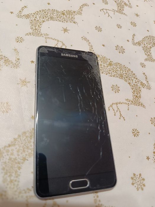 Продавам Samsung Galaxy A5