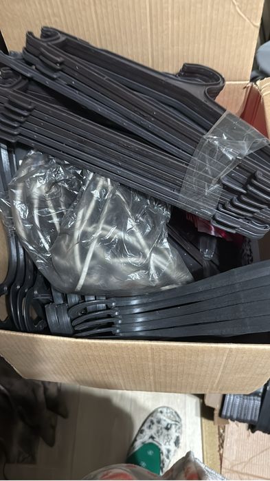 Вешалки пластмассовые железные