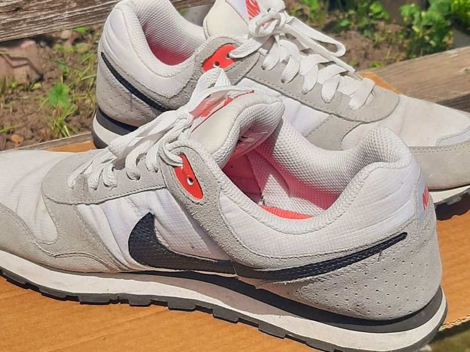 Nike md runner 43