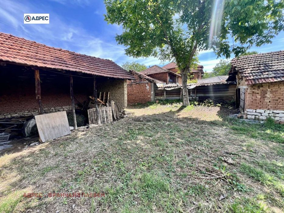 Къща в Ловеч, област-с.Владиня площ 132 цена 22000