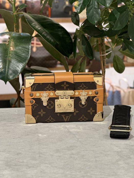 Geanta Louis Vuitton Noua !!! Dimensiuni 20/12 !!! Bucuresti