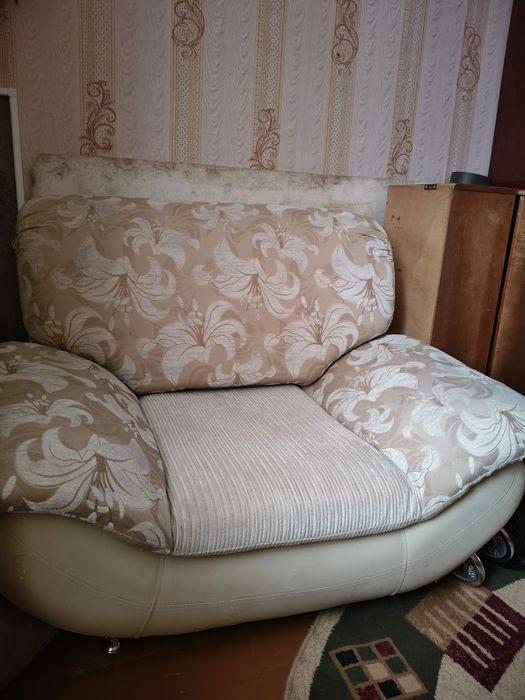 Продается угловой диван и кресло б/у