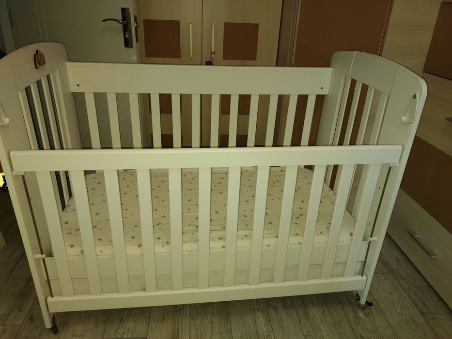 Patut de lemn pentru copii