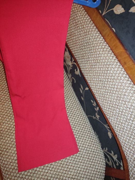 Классические элегантные красные брюки