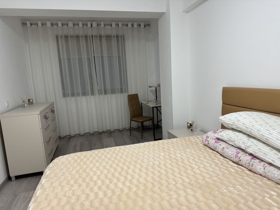 Inchiriez apartament Rovine
