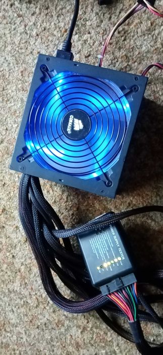 Продавам Захранване corsair gs600