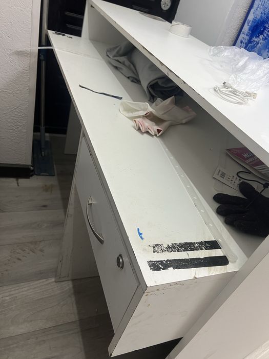 Продается ресепшн для магазина