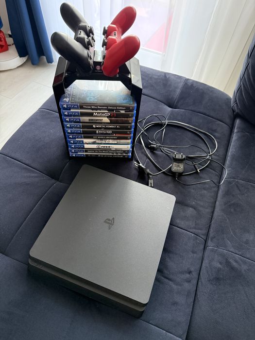 Ps4 slim cu 2 controlere si 10 jocuri