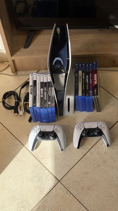 Playstation 5 Disk комплект - 2 джойстика и игри
