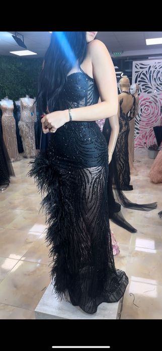 Официална рокля.