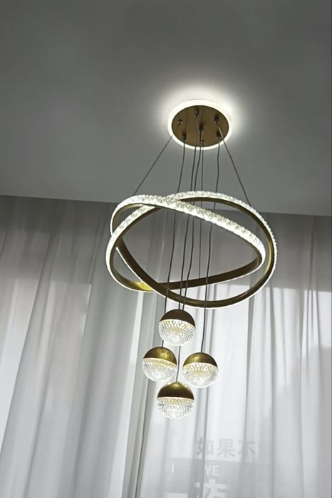 Продам люстры новые