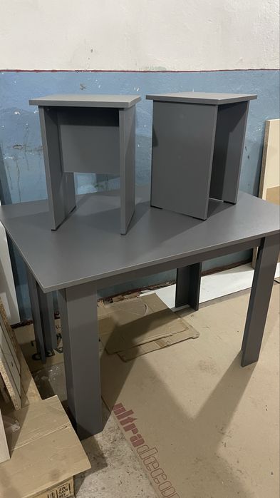 Продам стол и табуретки