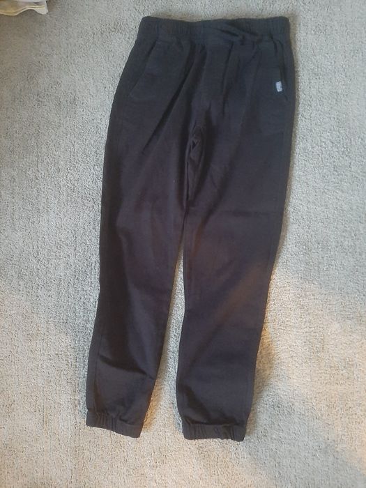 Черен панталон и анцуг HM