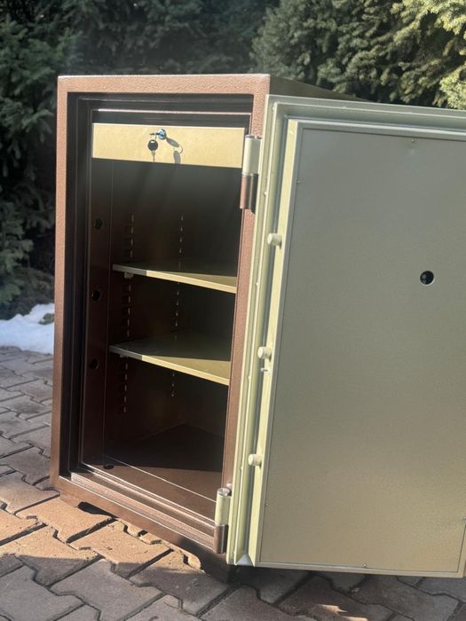 Сейф diplomat 1.09м