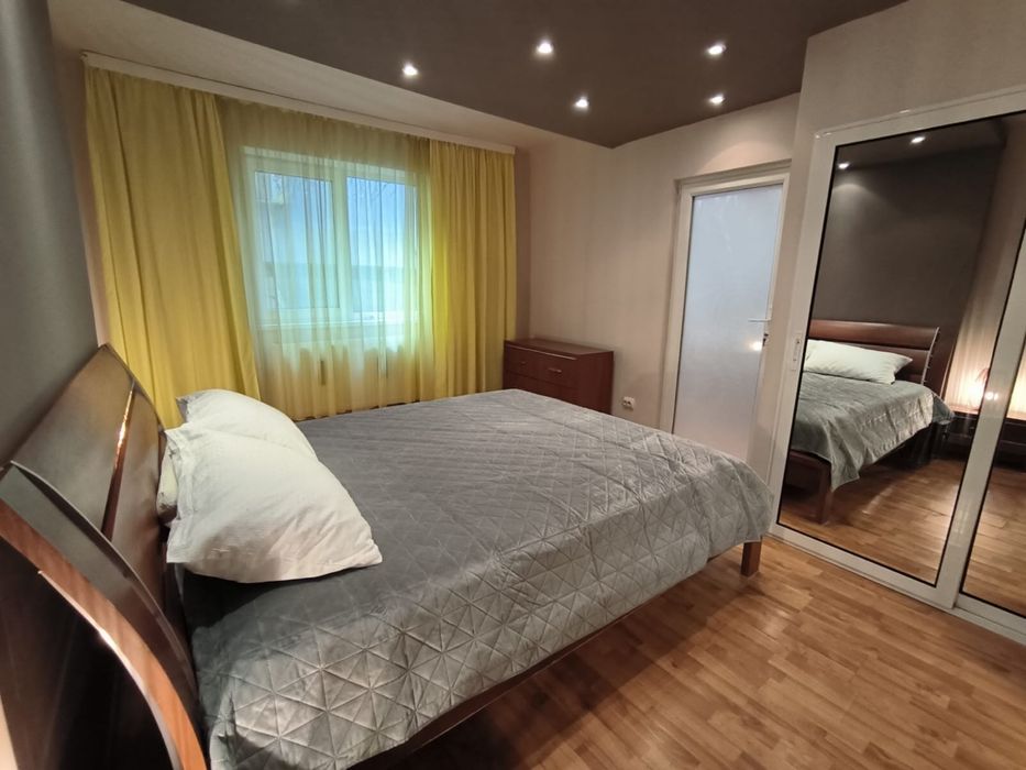 vand pat cu 2 noptiere