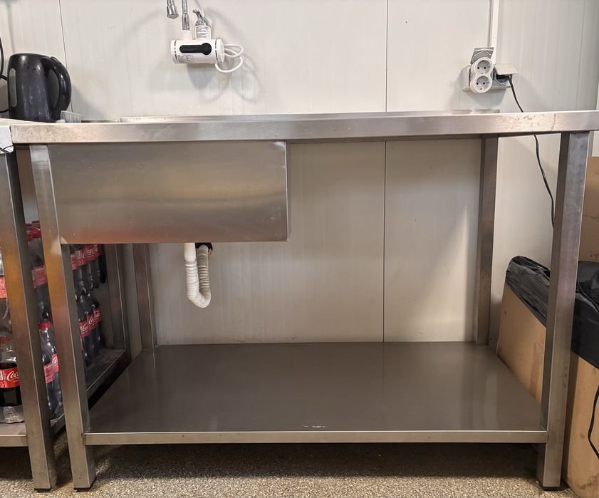 Плот с мивка от неръждавейка