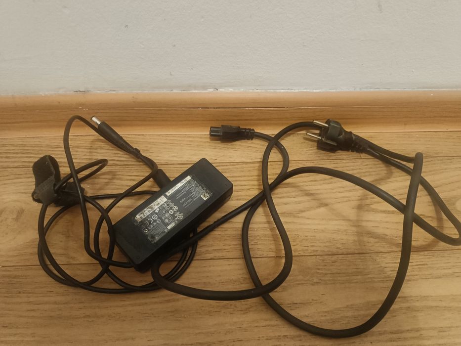 Много разъёмов для устройств.