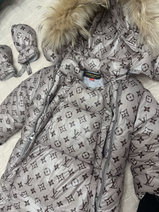 Продам детский комбинезон