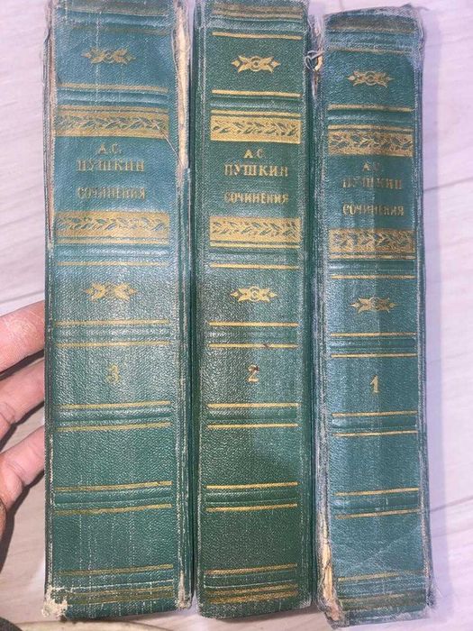 Книги классика Пушкин, Бунин, Достоевский, Тургенев, Маяковский и т.д.