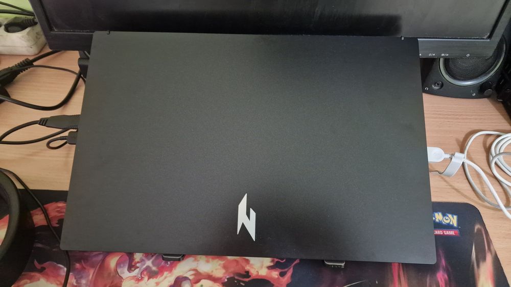 Acer nitro v15 ofer la el ce se vede in poze+suport de leptop