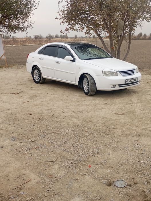 Lasetti срочно сотилади