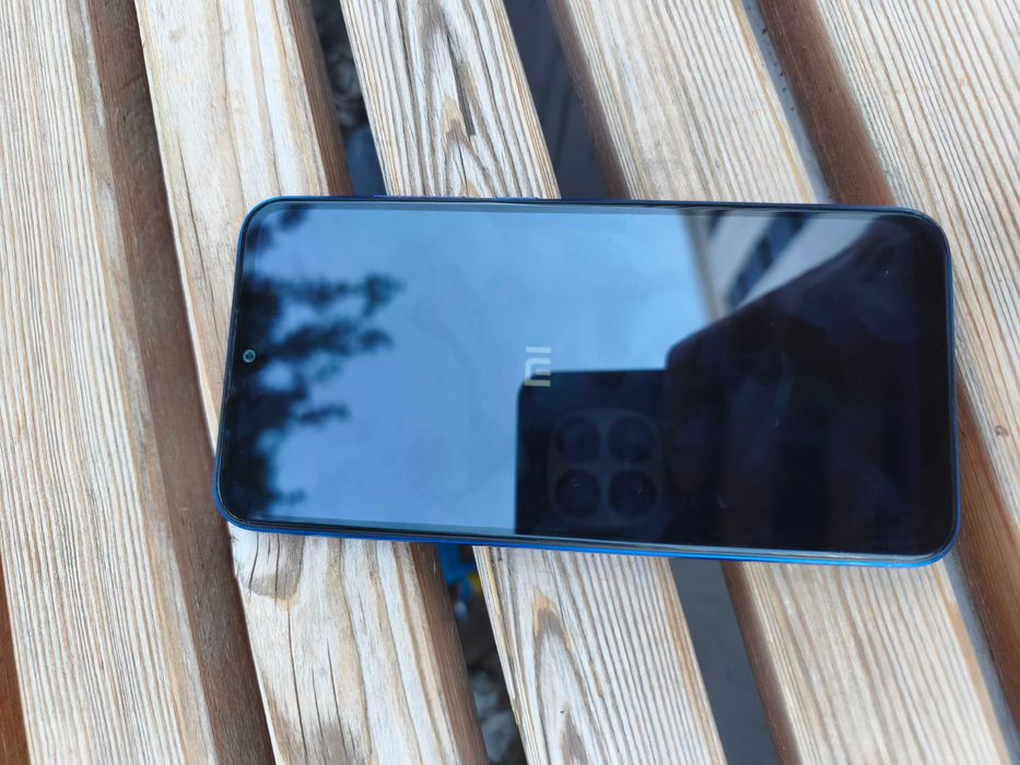 Телефон Mi Play 4.64 gb можно на запчасти