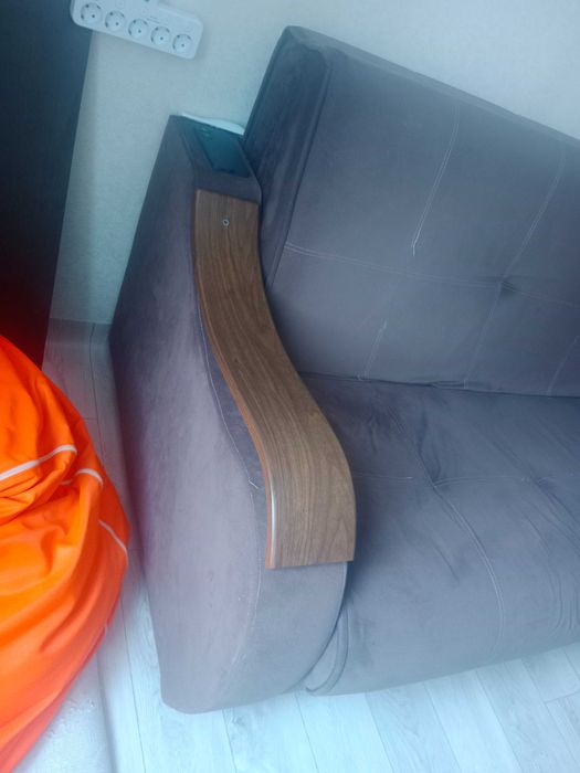 продам диван раскладной 2-х местный