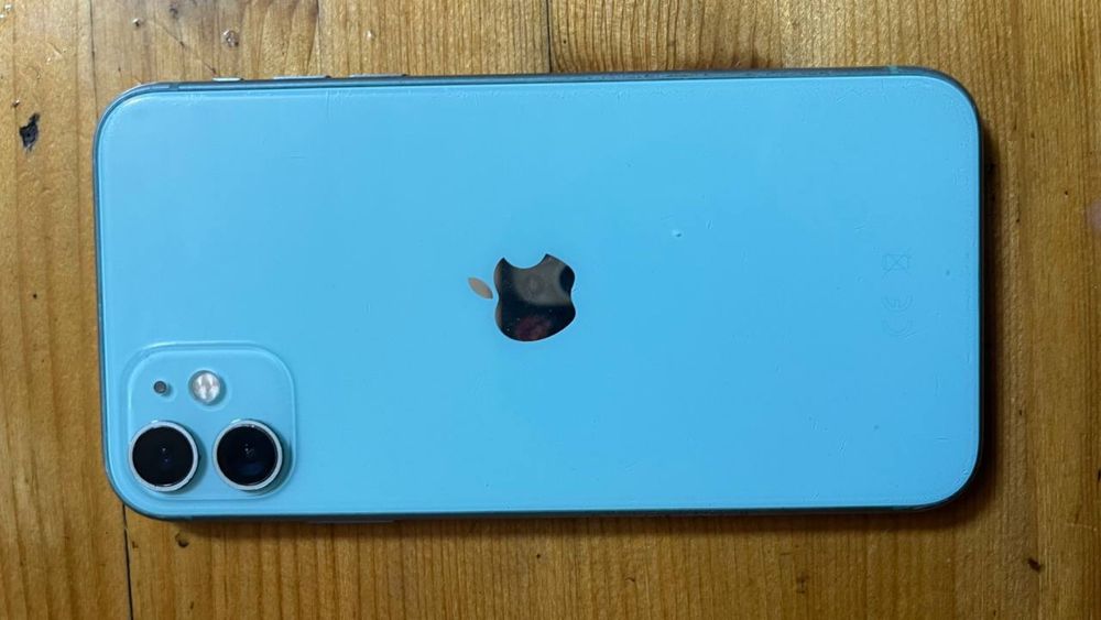 Айфон 11 в хорошем состояние